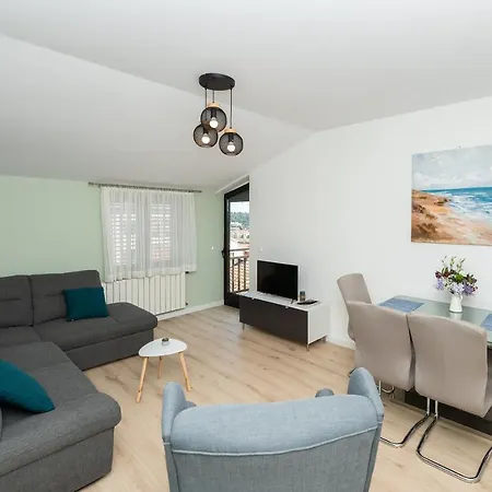 Apartament Marin *