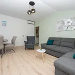 Marin דירה מאקרסקה